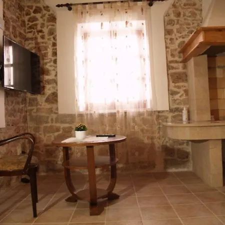 Сasa de vacaciones Dalmatian Holiday House Kate, Sleeps 6 *