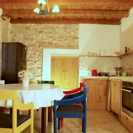 Dalmatian Holiday House Kate, Sleeps 6 Сasa de vacaciones Preko