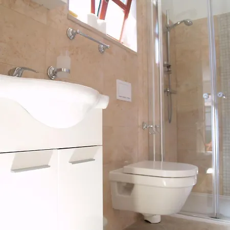 Dalmatian Holiday House Kate, Sleeps 6 *